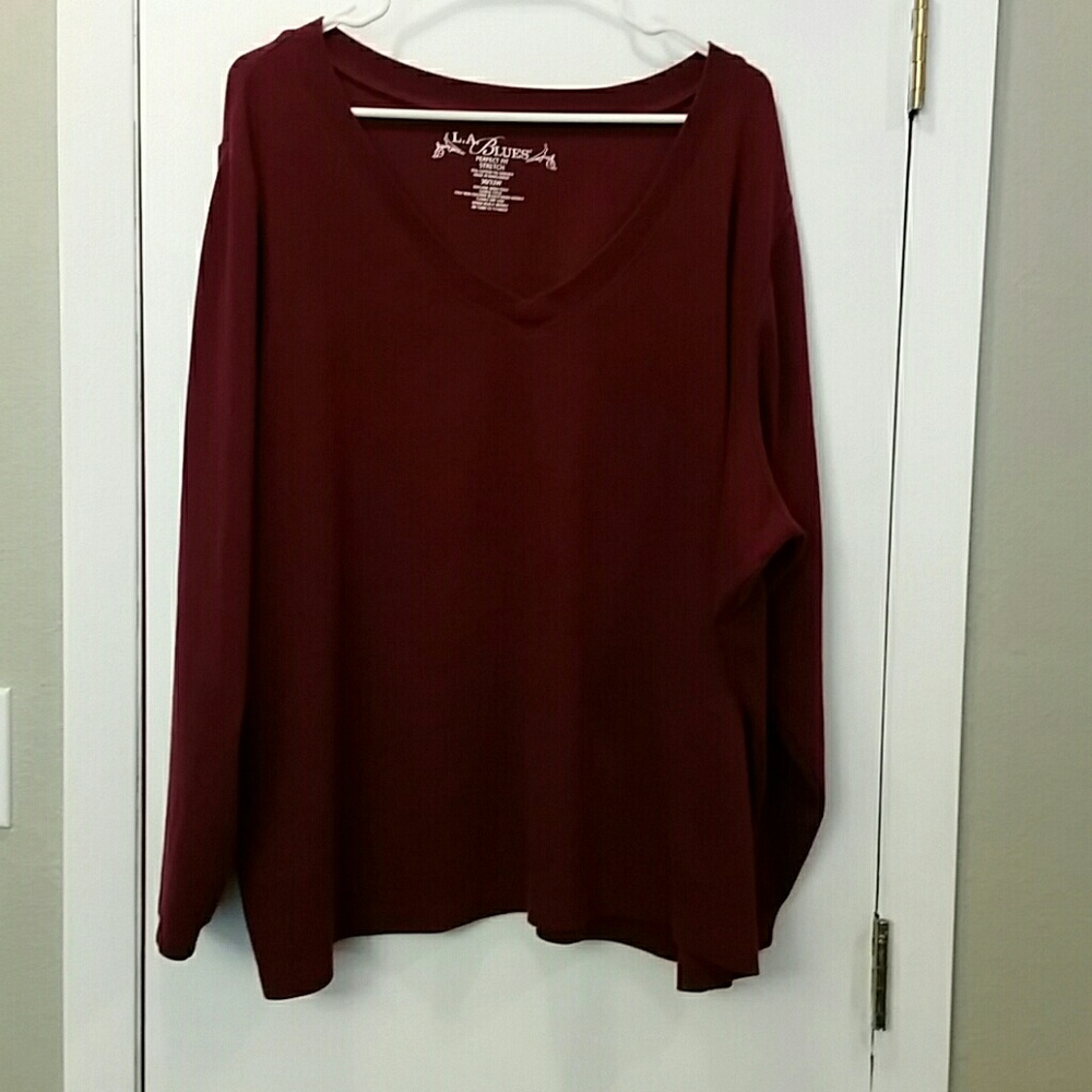 Woman's LA Blues burgundy tee sz30/32